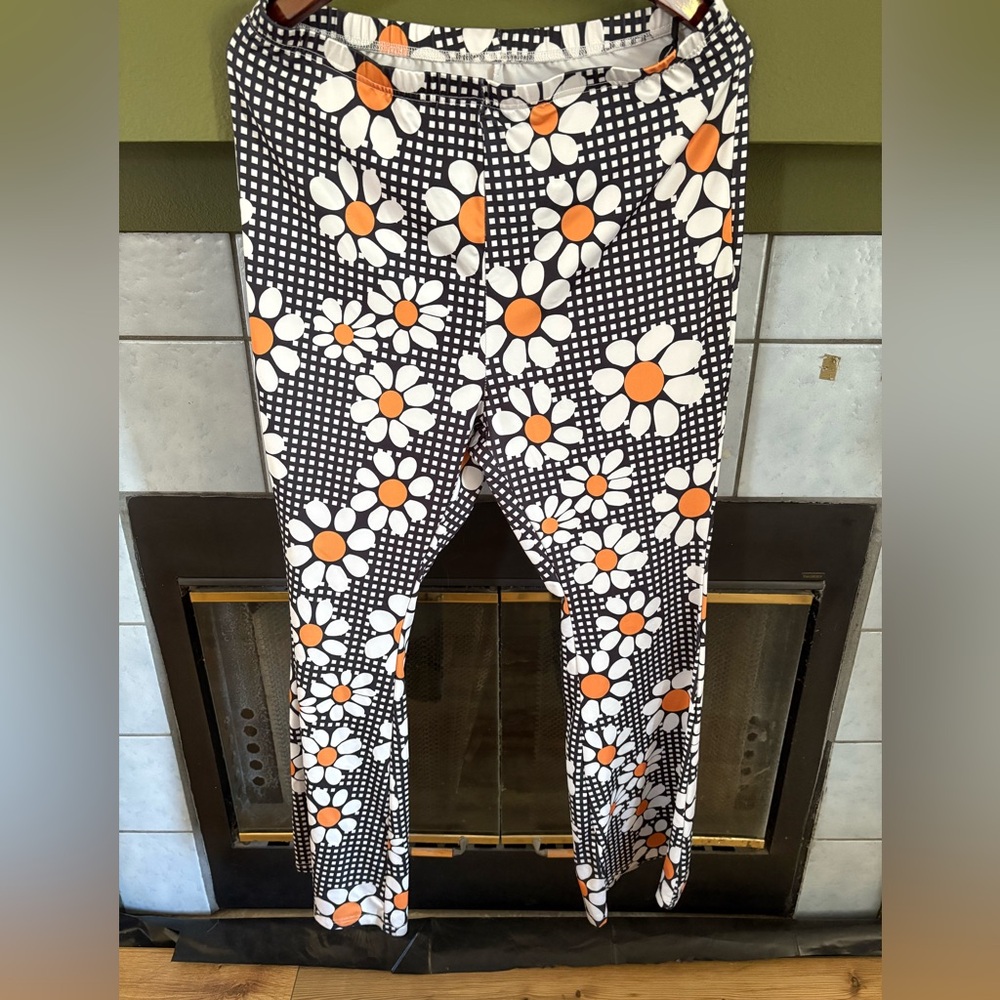 Very cute daisy and checkered bell bottom stretchy pants.